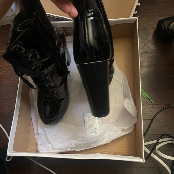 Diva Lounge Boots - Picture 9 of 10